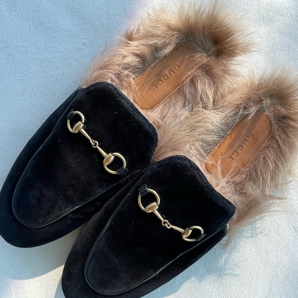 Women’s Gucci Horsebit Accent Fur Lined Black Suede Mules size 40